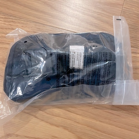 NWT lululemon Everywhere Belt Bag (regular size) in True Navy - Picture 3 of 4